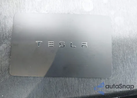 2020 Tesla Model Y Long Range Dual Motor All-Wheel Drive/Performance Dual Motor All-Wheel Drive z USA, uszkodzony, nr VIN 5YJYGDEF3LF005685